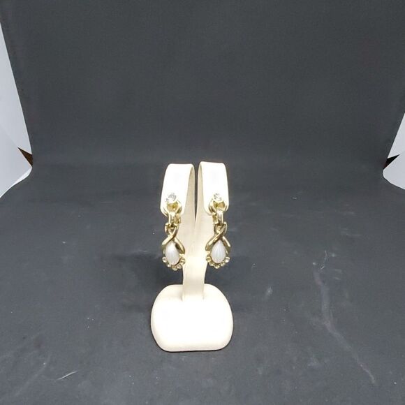 Vintage Sarah Coventry Gold & White Clip Earrings - Picture 2 of 4